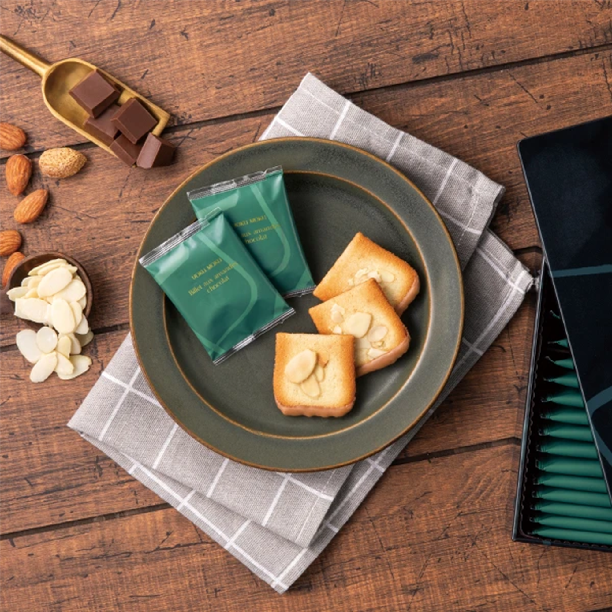 Yoku Moku Milk Chocolate Cookies